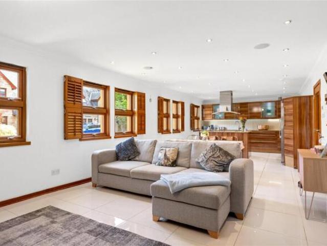 Cottage for rent in Blantyre, Scotland
