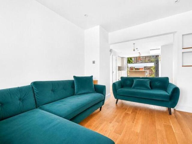 Cottage for rent in Walthamstow, Greater London