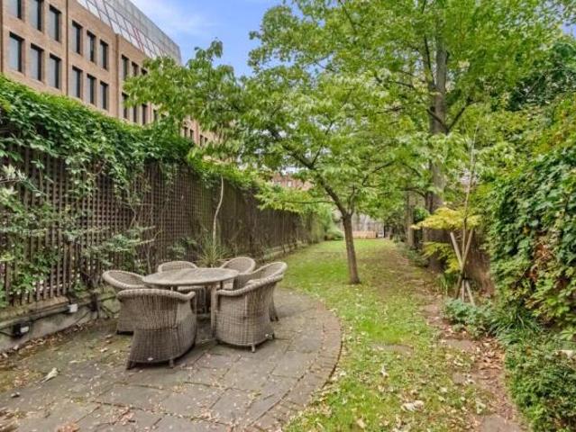 Cottage for rent in Islington, Greater London
