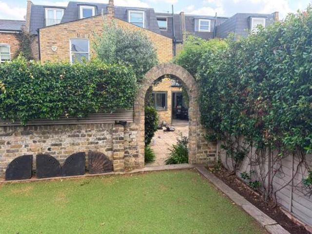 Cottage for rent in Cat Hill