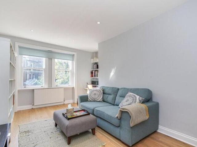 Cottage for rent in Chiswick, Greater London