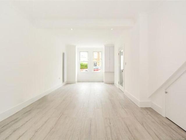 Cottage for rent in Walthamstow, Greater London