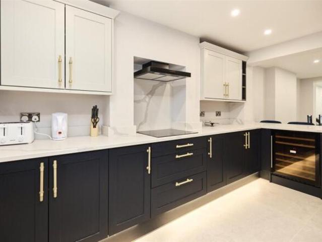Cottage for rent in Cat Hill