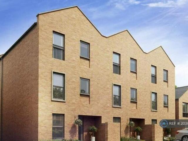 House for sale in Greater London