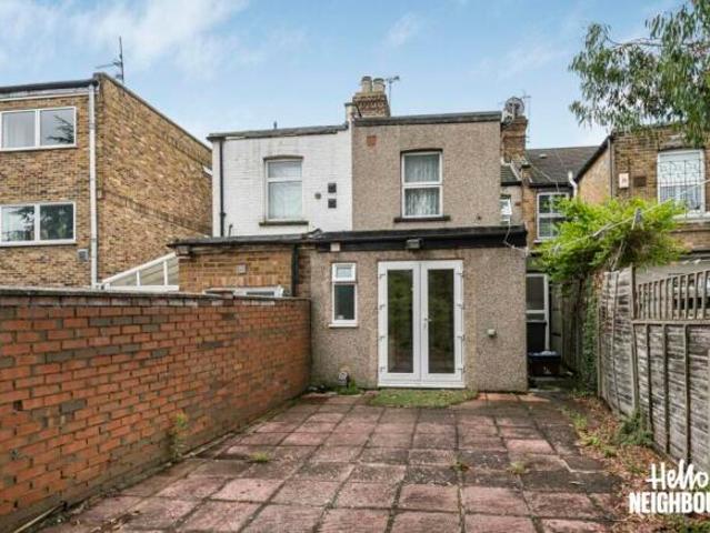 Cottage for rent in Greater London
