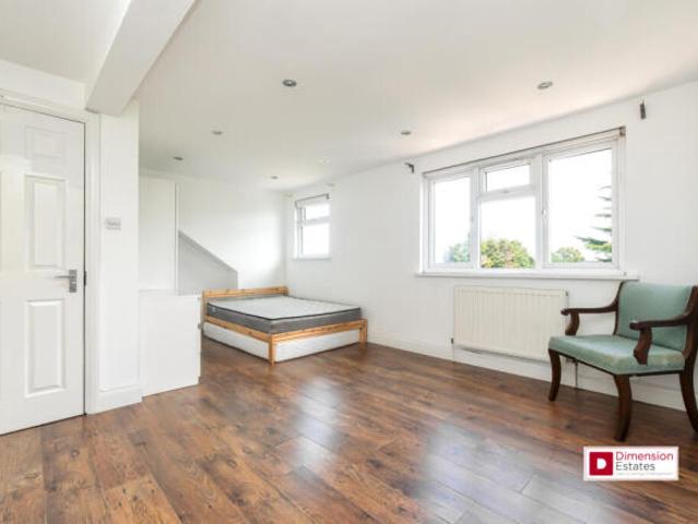 Cottage for rent in South Woodford, Greater London