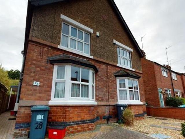 House for rent in Mill End, Green Close