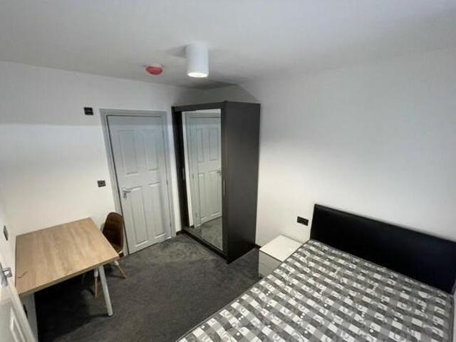 House for rent in Calderstones