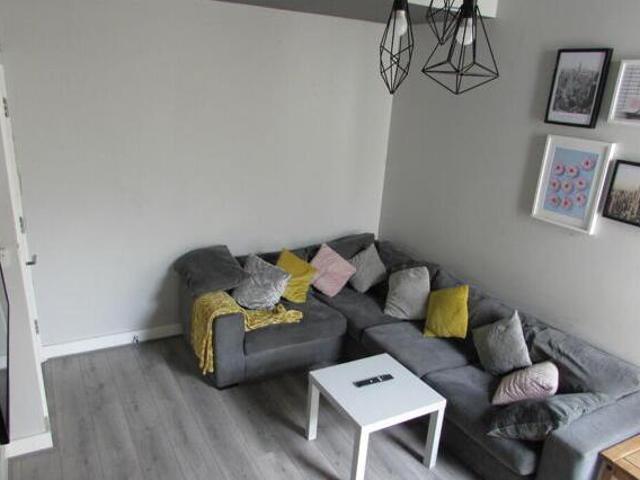 House for rent in Calderstones