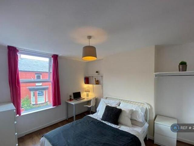 House for rent in Calderstones