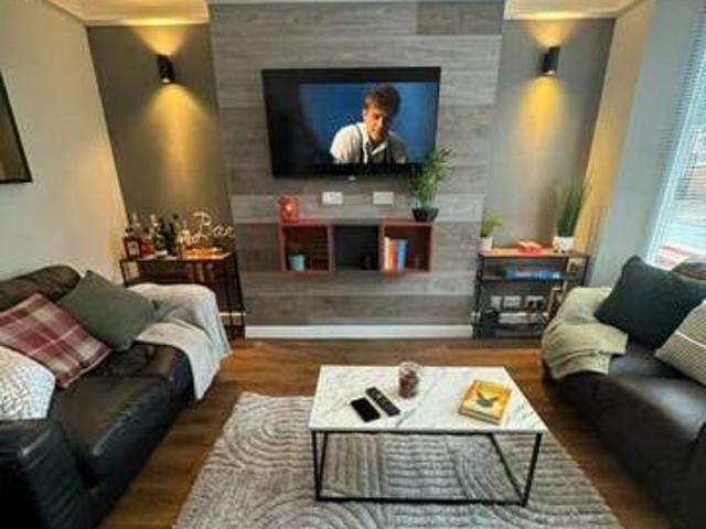 House for rent in Calderstones
