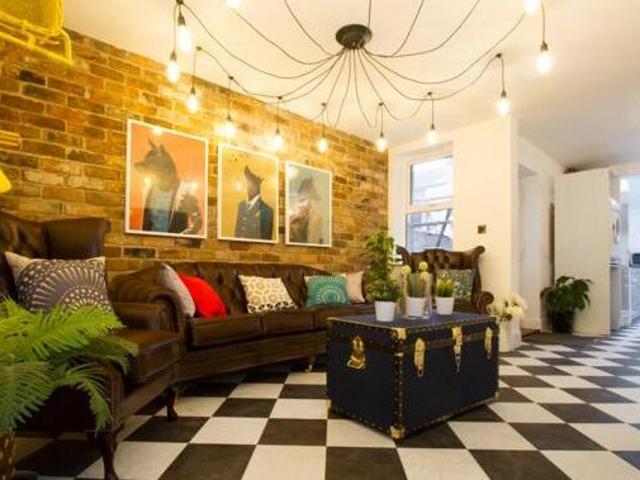 House for rent in Calderstones