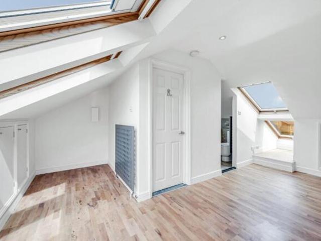 Cottage for rent in Chiswick, Greater London