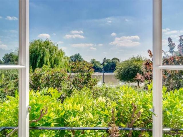 Cottage for rent in Chiswick, Greater London