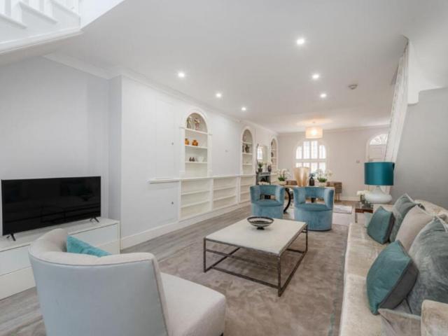 Terraced House for rent in St John's Wood