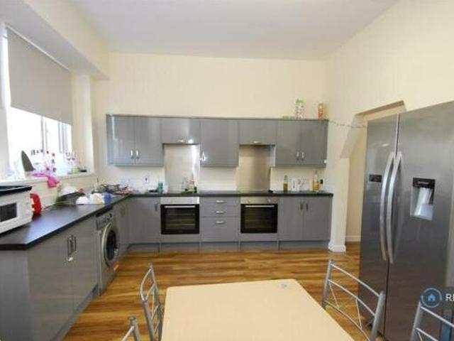 House for rent in Follaton, Strode