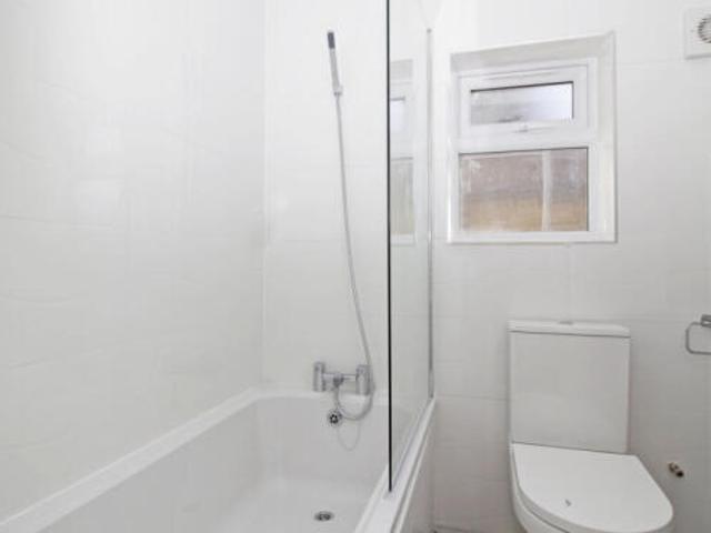 Cottage for rent in Erith, Greater London