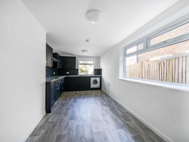 Cottage for rent in Cat Hill
