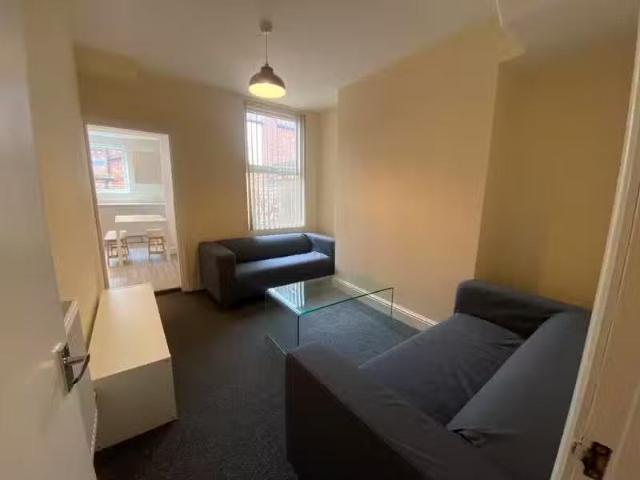 House for rent in Calderstones