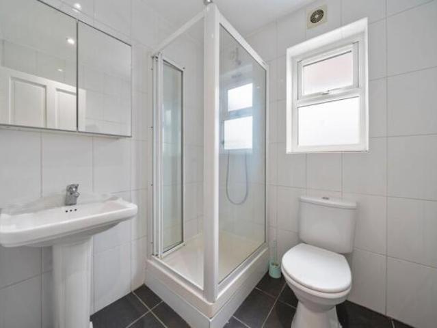 Cottage for rent in Cat Hill, England