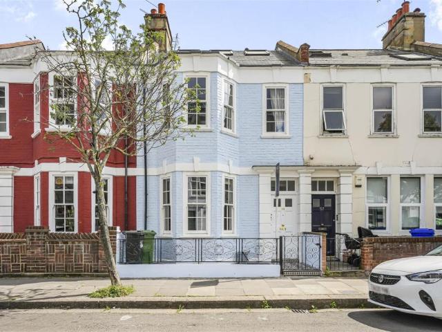 Terraced House for rent in Fulham