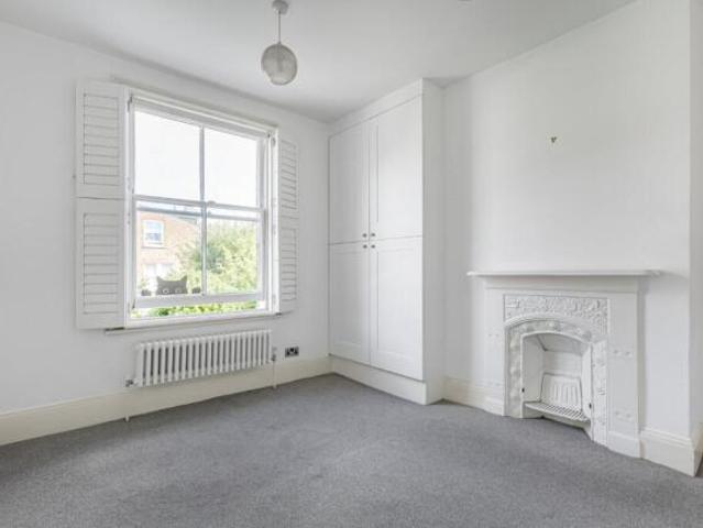 Cottage for rent in Chiswick, Greater London