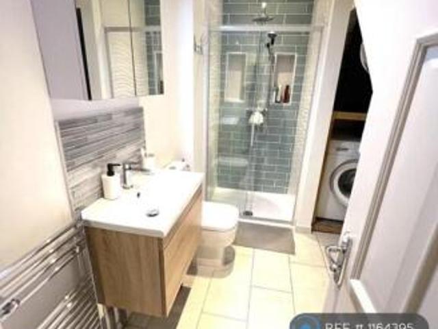 Cottage for rent in Cat Hill, England