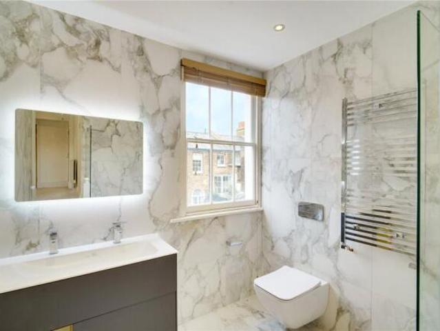 Cottage for rent in Cat Hill, England