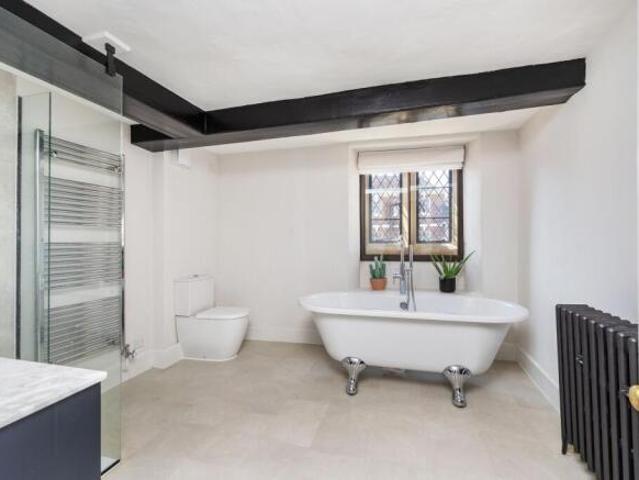 Cottage for rent in The Close, Hampshire