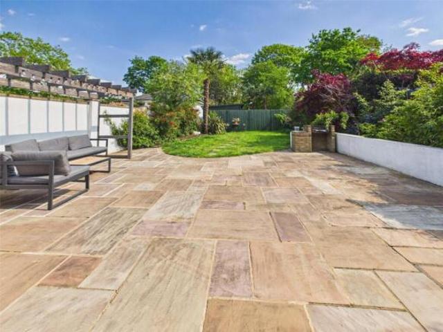 Cottage for rent in Twickenham, Greater London
