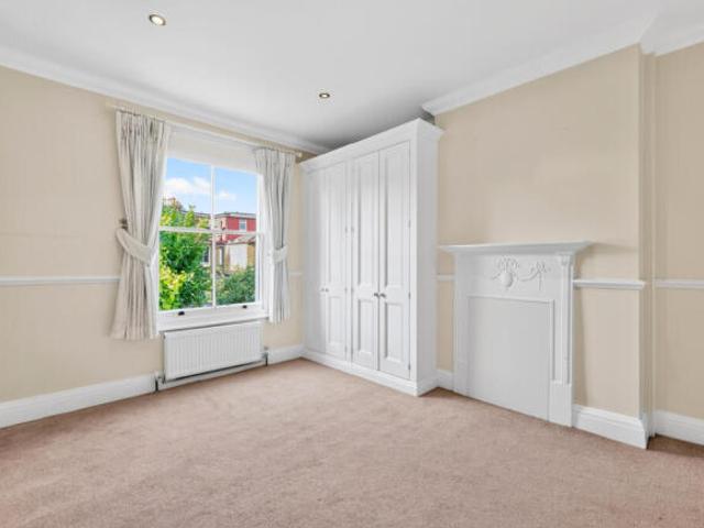 Cottage for rent in Chiswick, Greater London