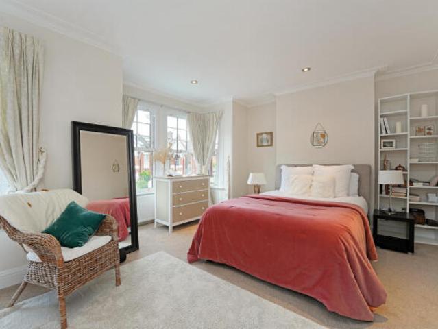 Cottage for rent in Chiswick, Greater London