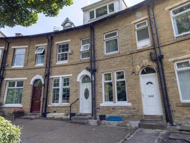 Townhouse for rent in Riddlesden, West Yorkshire