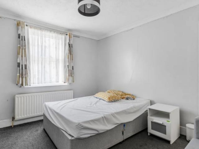 Cottage for rent in Greater London
