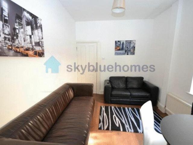 Terraced House for rent in Leicester