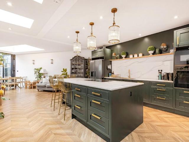 House for sale in Summerstown, Greater London
