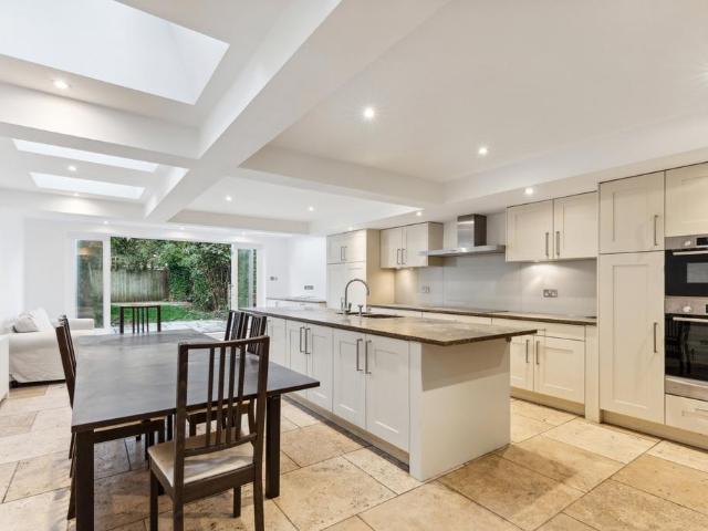House for sale in Abbeville Village, Greater London