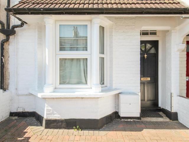 House for sale in Harlesden, Greater London