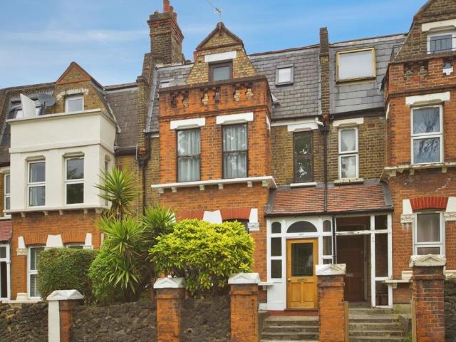 House for sale in Hale End, Greater London