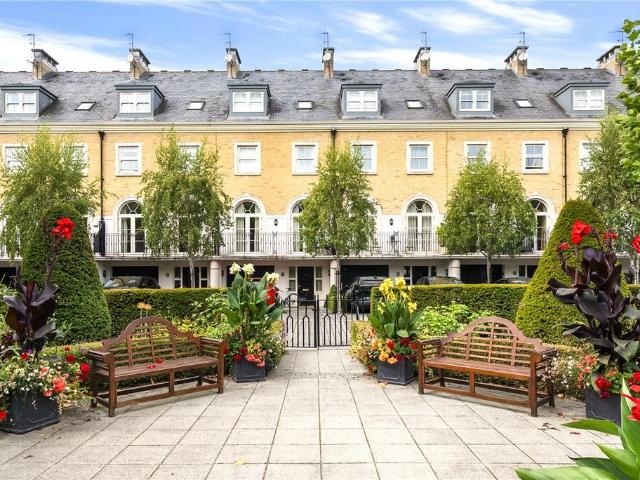 House for sale in High Field, York