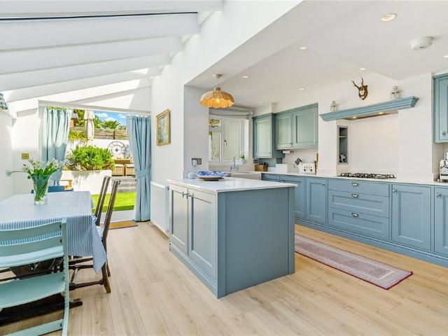 House for sale in Summerstown, Greater London