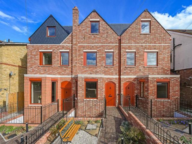 House for sale in London Borough of Lewisham, Greater London