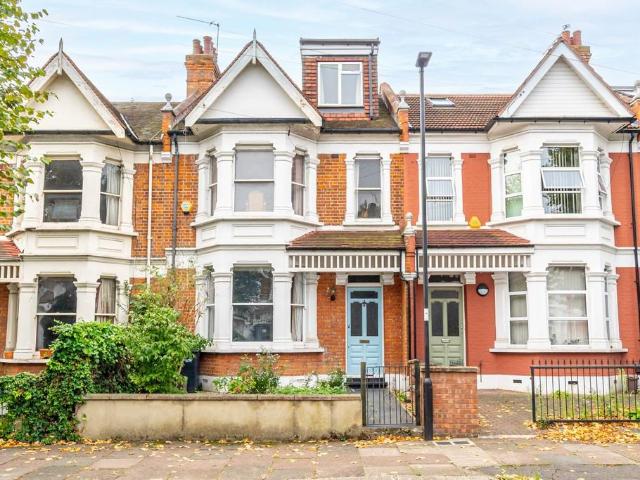House for sale in New Southgate, Greater London