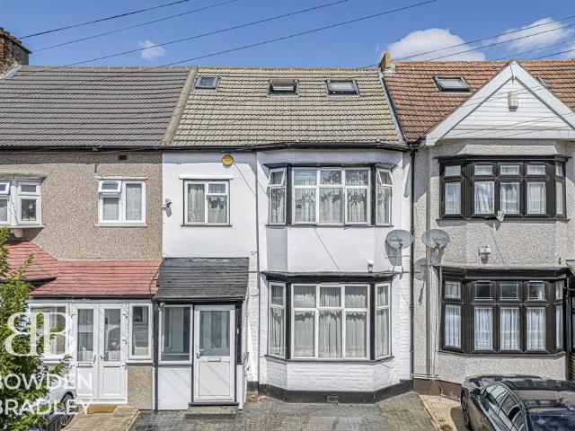 House for sale in Gants Hill, Greater London