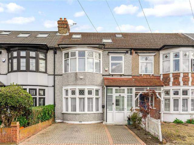 House for sale in Newbury Park, Greater London