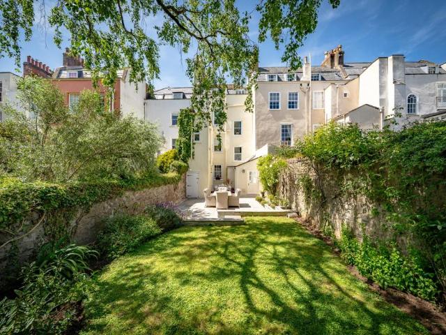 House for sale in Hotwells, Feckenham