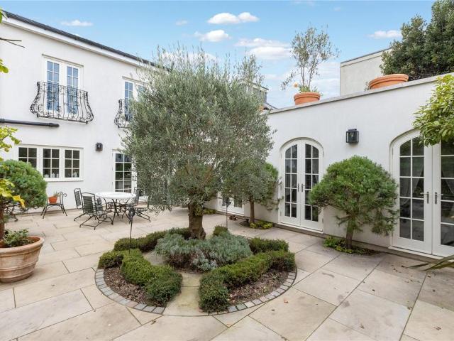 House for sale in Mortlake, Greater London