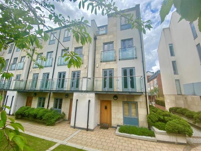 House for sale in High Field, York
