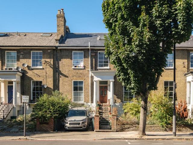 House for sale in Lower Holloway, Greater London
