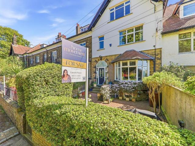 House for sale in Yeadon, West Yorkshire